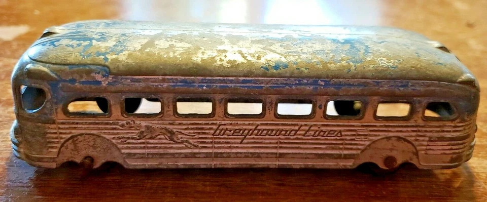 VINTAGE TOOTSIETOY DIECAST METAL GRAHAM LINER BUS AND RED CAR- PARTS & REPAIRS - Image 2 of 4