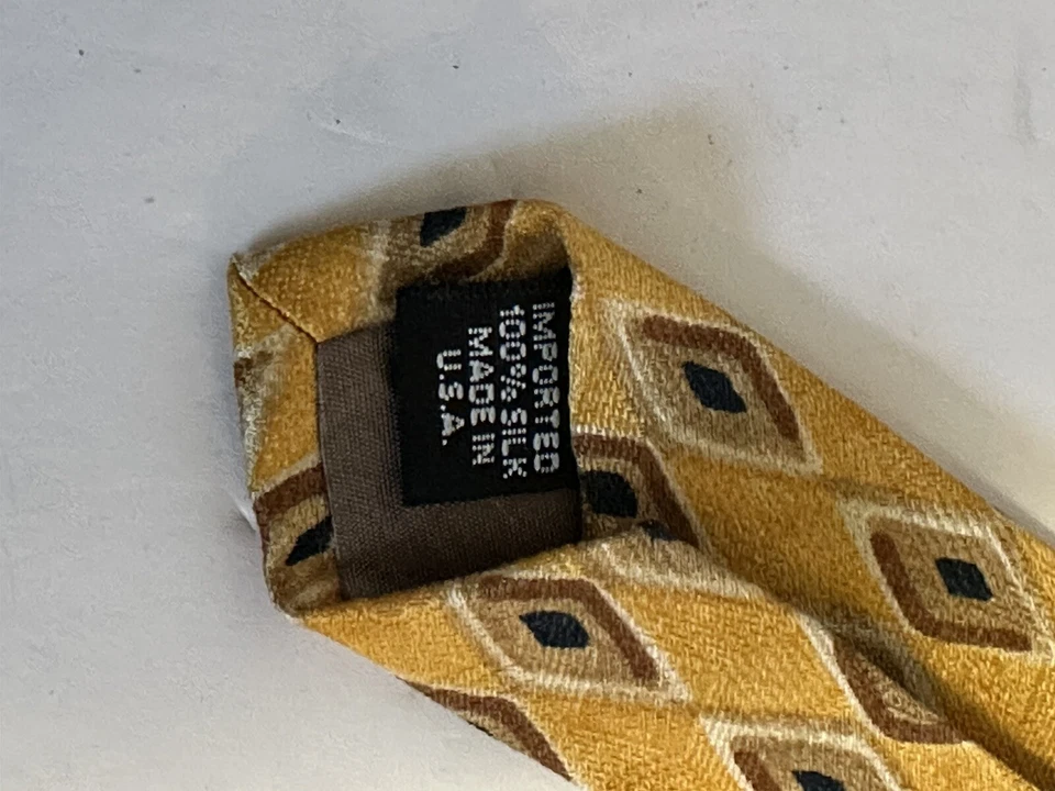 Perry Ellis Portfolio 100 Percent Silk Mens Tie Gold Geometric Pattern 60 Inches - Image 4 of 4