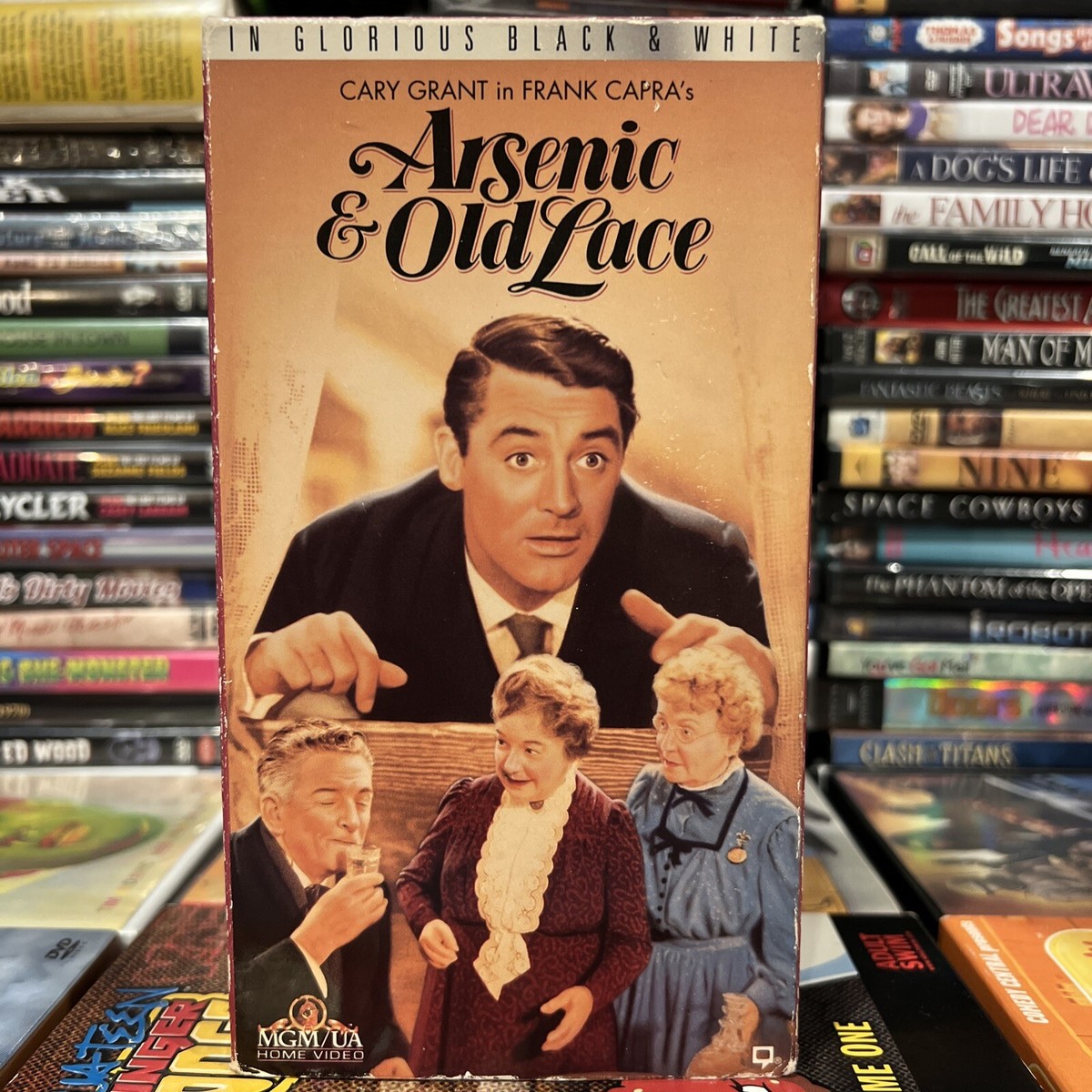 Arsenic and Old Lace 1944 VHS Tested! Cary Grant Peter Lorre Capra Comedy  Horror