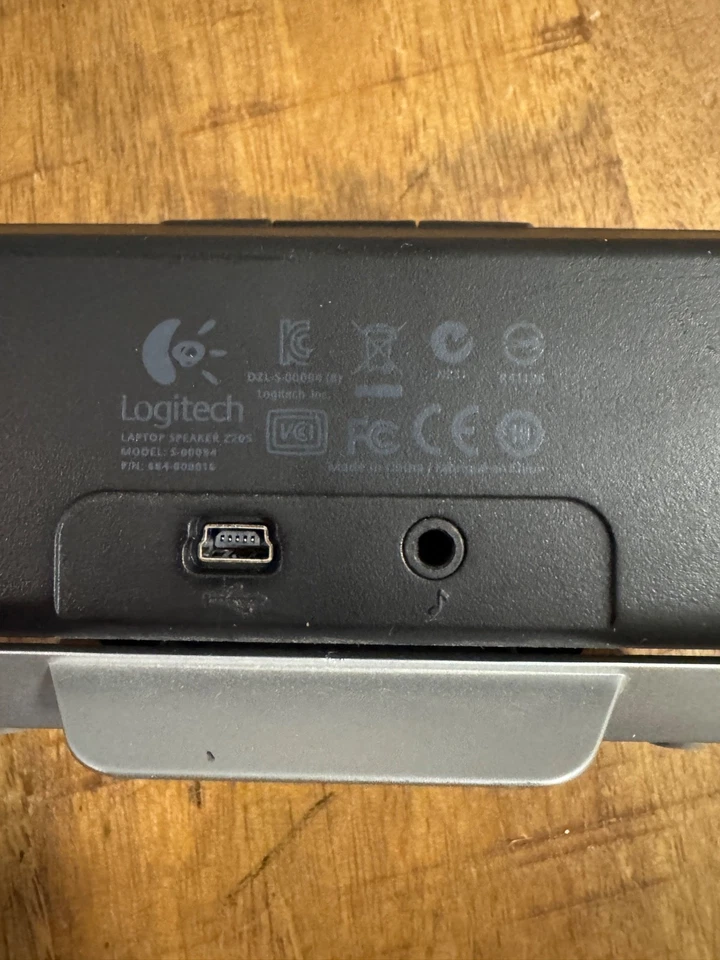 Logitech Z205 Tragbarer Laptop-Lautsprecher KABELGEBUNDEN – USB-betriebene Clip-On Soundbar - Bild 2 von 3