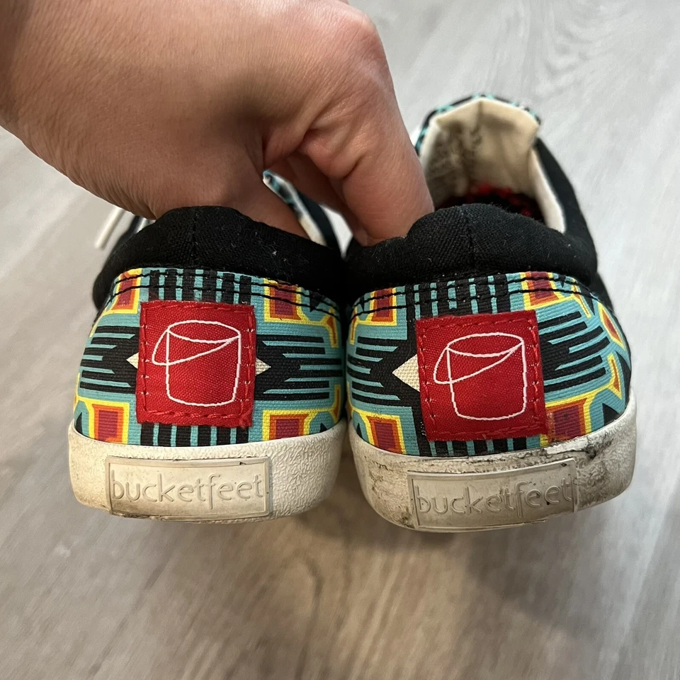 Zapatillas bajas Bucketfeet Southwest con estampado azteca de lona con cordones para mujer 7 Foto 3 de 4