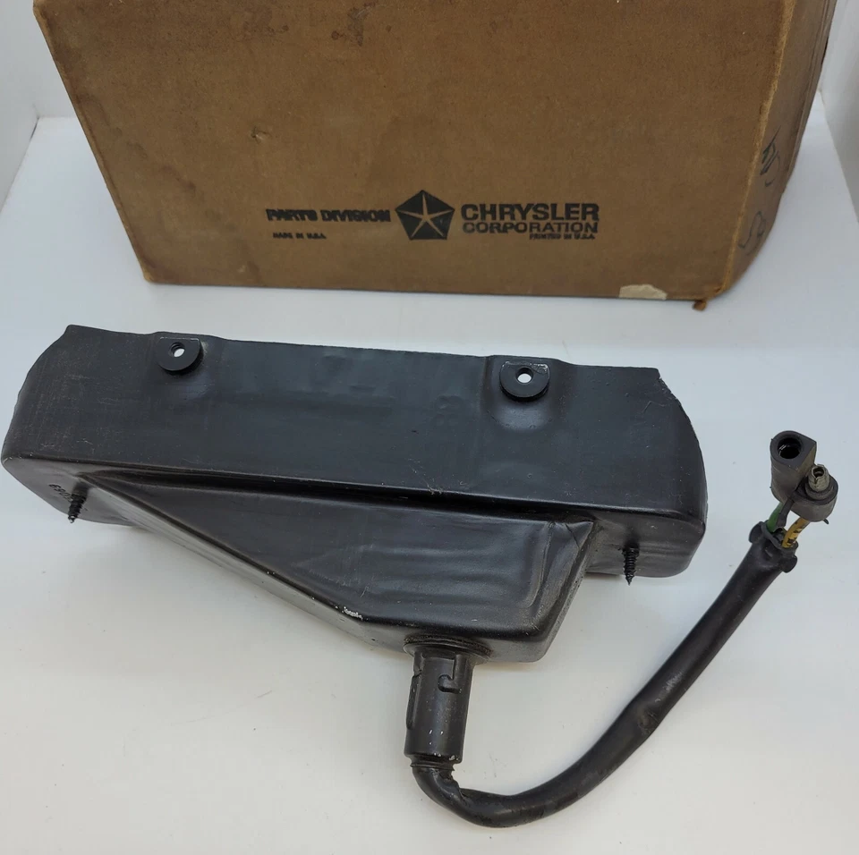 Chrysler Newport 1965 conjunto de luces de estacionamiento del lado izquierdo del conductor 2575065 nuevo en stock Foto 4 de 4