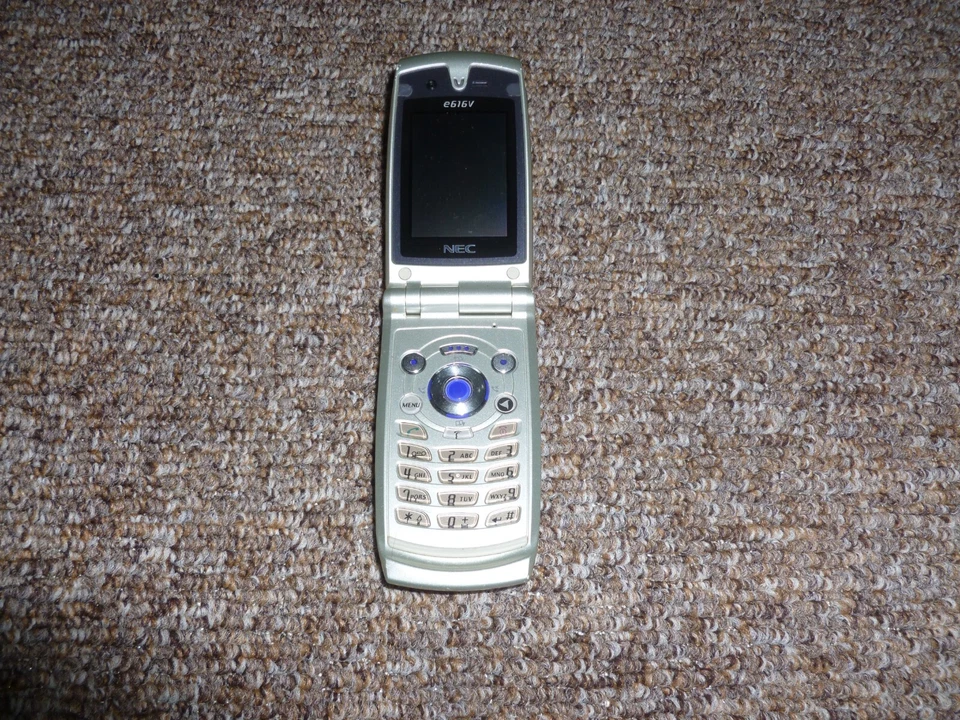 NEC E606 Flip Phone ( 3 Network ) Mobile Phone RETRO UNTESTED - Image 4 of 4