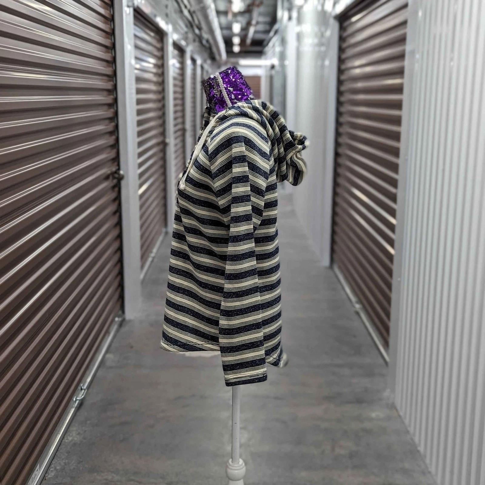 OFF WHITE Felpa con cappuccio pullover a righe blu e panna taglia media Eddie Bauer