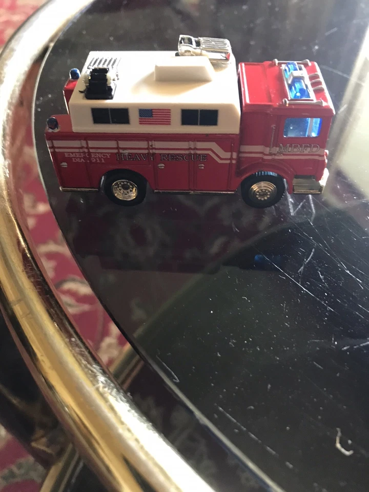 Lot Of 5 Die Cast/plastic 1/64 Scale Toy Cars - Image 2 of 4