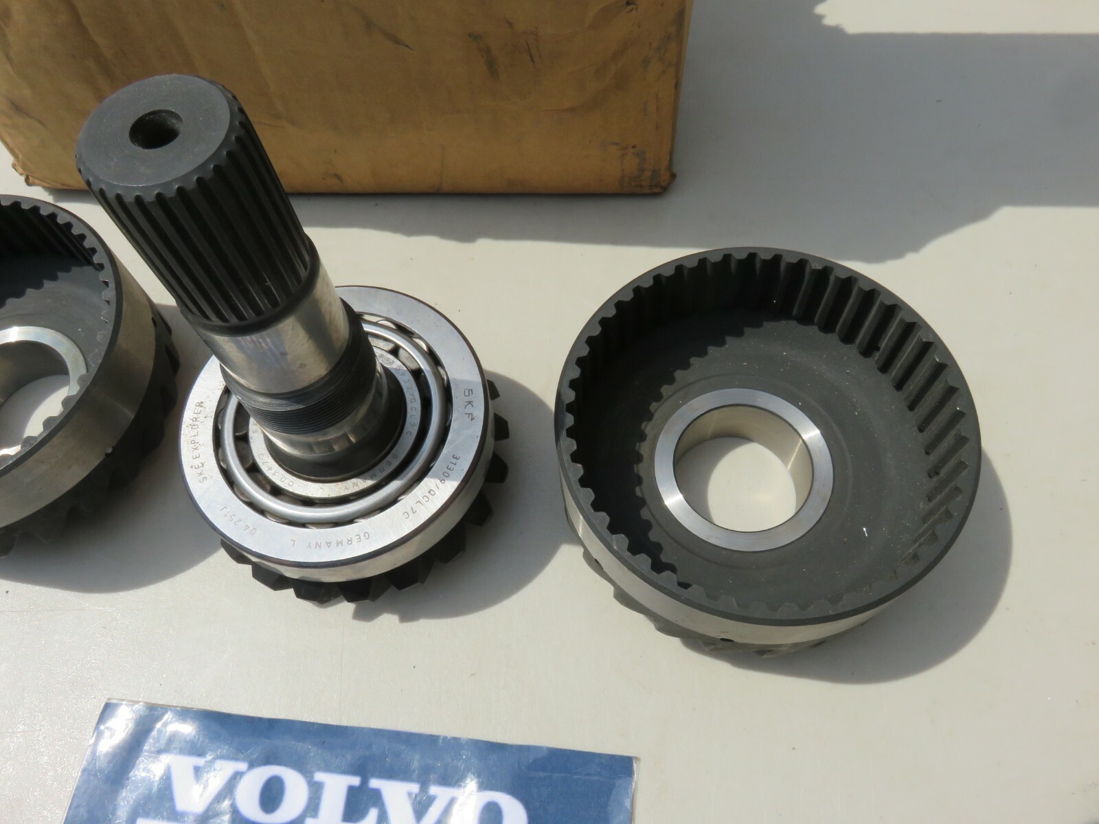 New Genuine OEM Volvo Penta - 3840695 (V2) Upper Gear Set and 