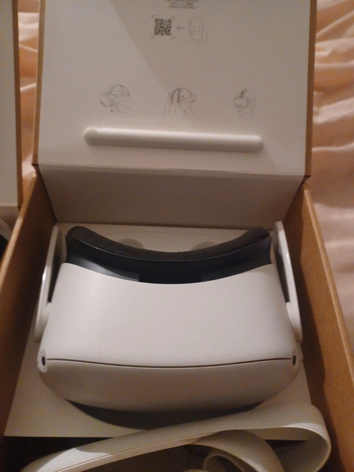 Oculus Quest 2 Virtual Reality Headset 128GB White/ Head Strap/1 Controller - Image 3 of 3