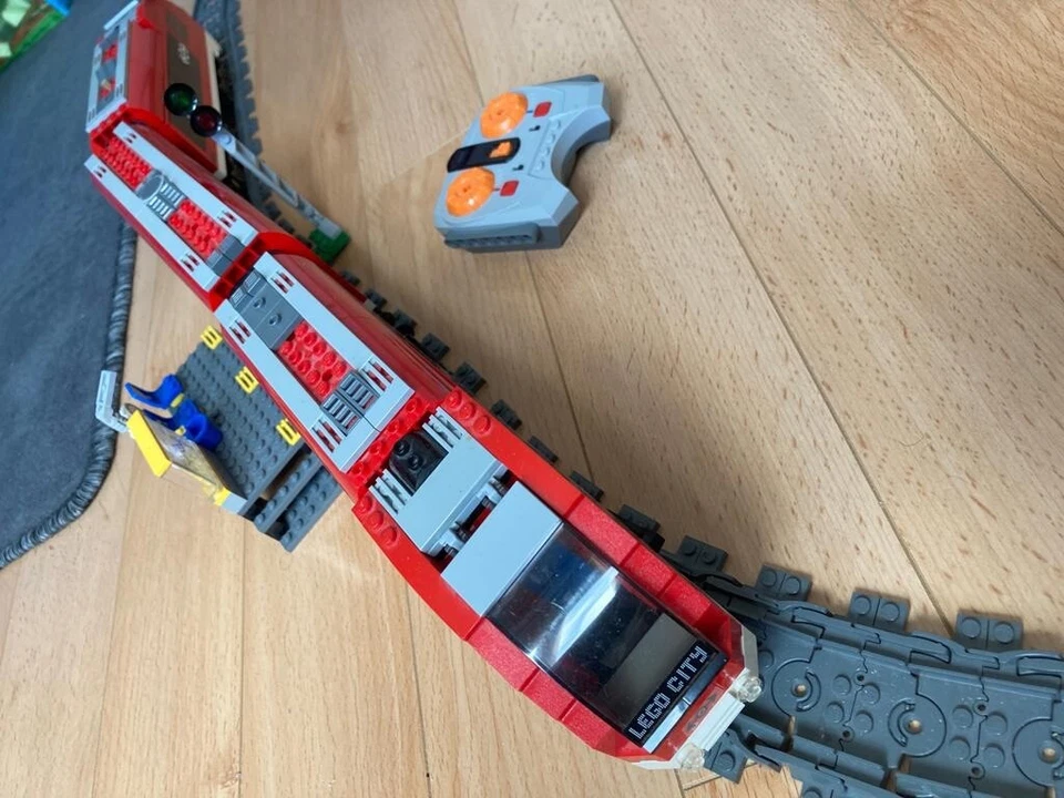 LEGO City 7938 Passenger Train, photo 2 sur 2