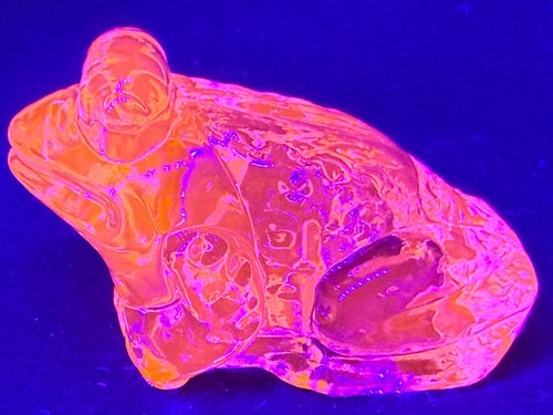 Green Vaseline uranium glass Jeremy Frog Toad candy container paperweight glows
