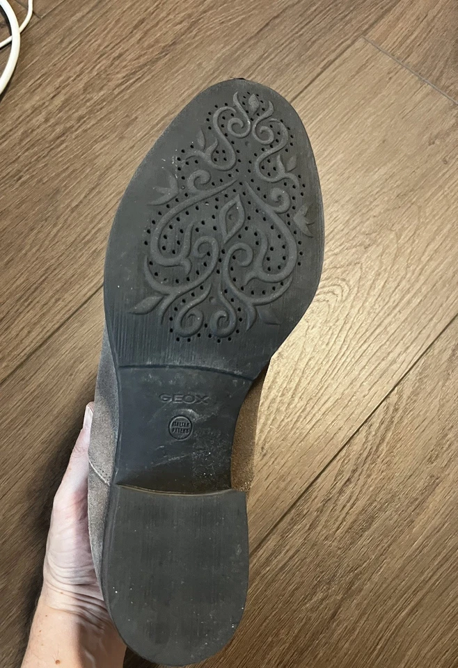 Bota Feminina Geox Slip On Baixa Couro Tamanho 9.5 - Imagem 2 de 4