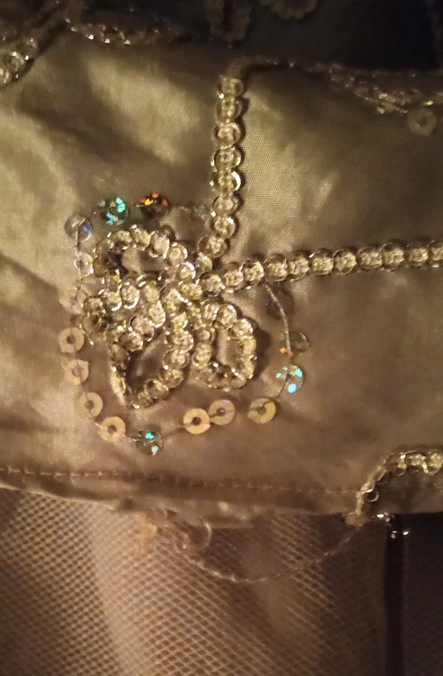 VESTIDO DE VACACIONES NAVIDAD LENTEJUELAS GRIS BRILLANTE RARO TOO para niñas talla 7/8 ¡BONITO!! Foto 3 de 4