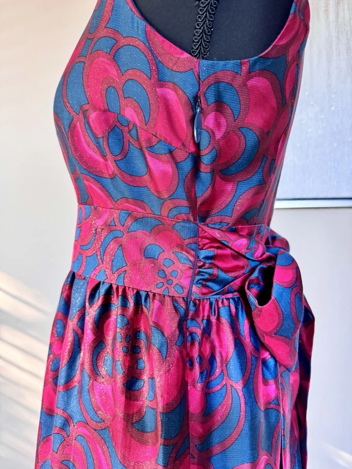 全新带标签 罕见 Juicy Couture Heritage 金属色 100% 真丝花卉连衣裙 尺寸 0 MSRP $298 — 第 3/4 张图片