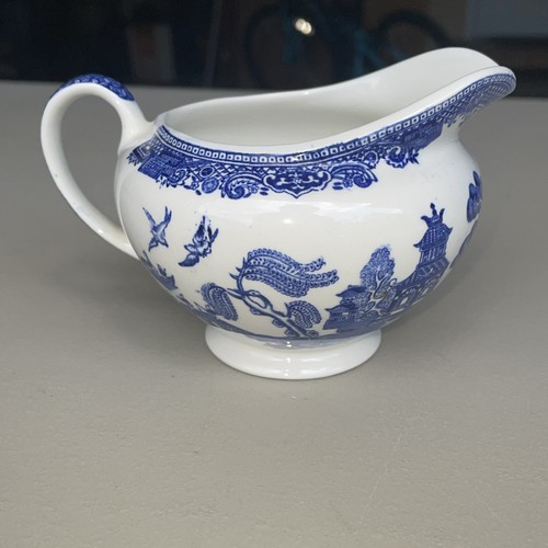 Vintage Johnson Brothers Blue Willow Creamer Pitcher Made in England - Picture 3 of 7