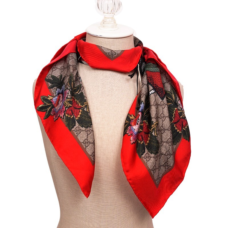 GUCCI 花柄スカーフ 約88cm×88cm V.ACCORNERO GUCCI 花柄スカーフ 約88cm×88cm V.ACCORNERO