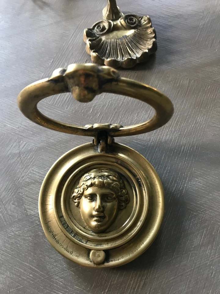 Ancien heurtoir de porte en laiton.  - Photo 2/3
