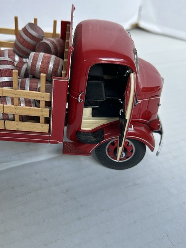 Danbury Mint 1938 Budweiser Delivery Truck 1:24 Scale - Picture 4 of 12