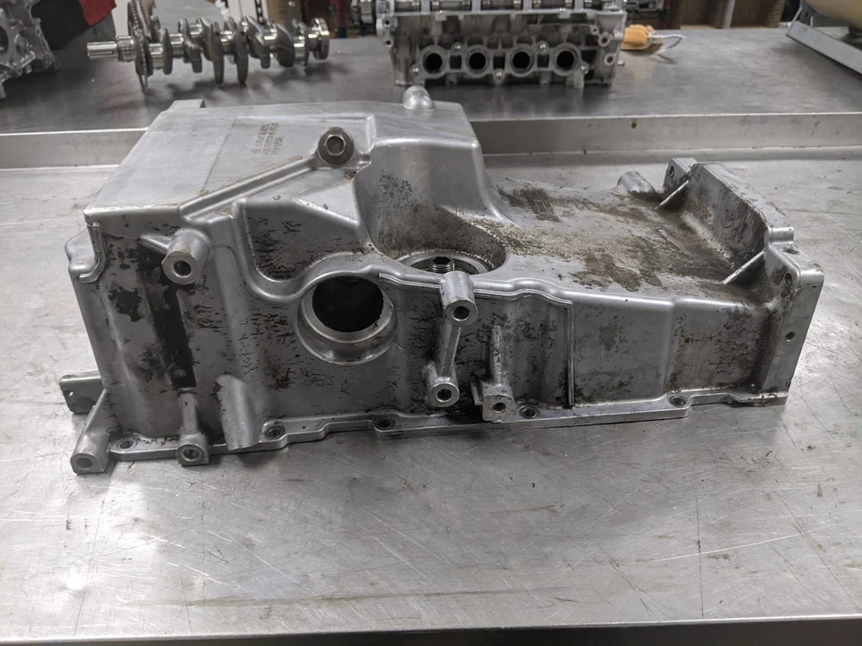 Pan de aceite del motor de GMC Envoy Denali 2005 5,3 Foto 4 de 4