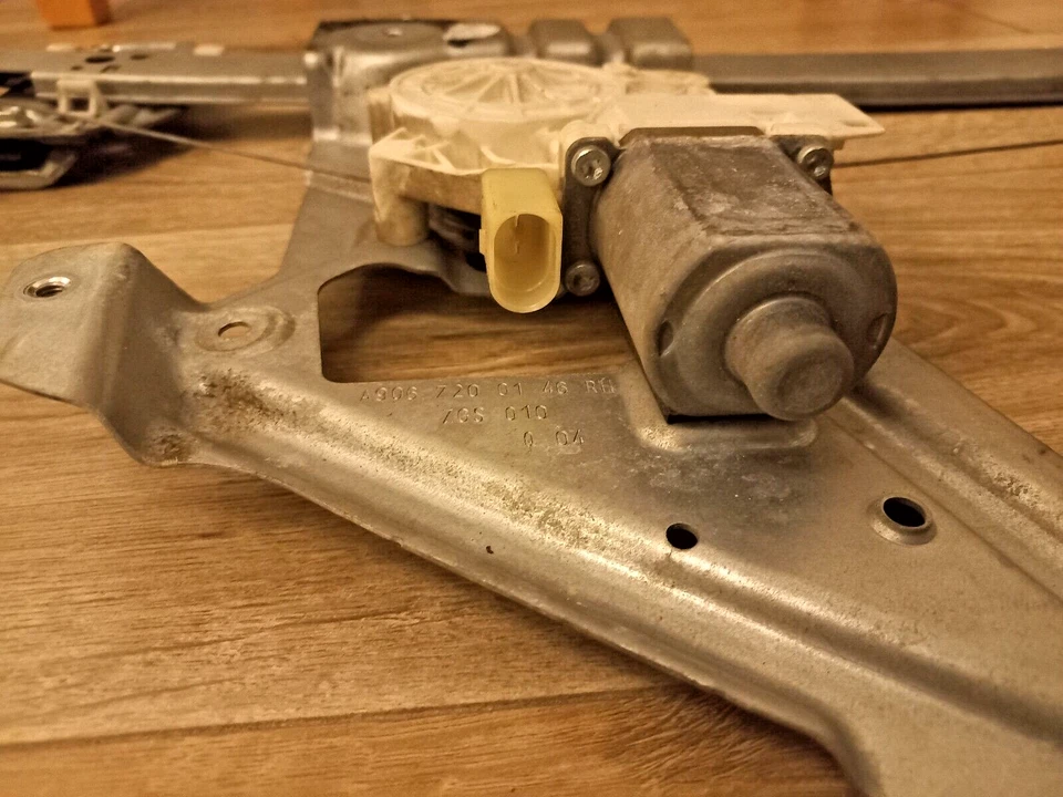 MERCEDES SPRINTER -DRIVER SIDE FRONT WINDOW REGULATOR - A9067200146RH Right Side - Image 3 of 4