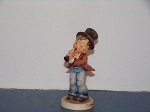 hummel boy with horn