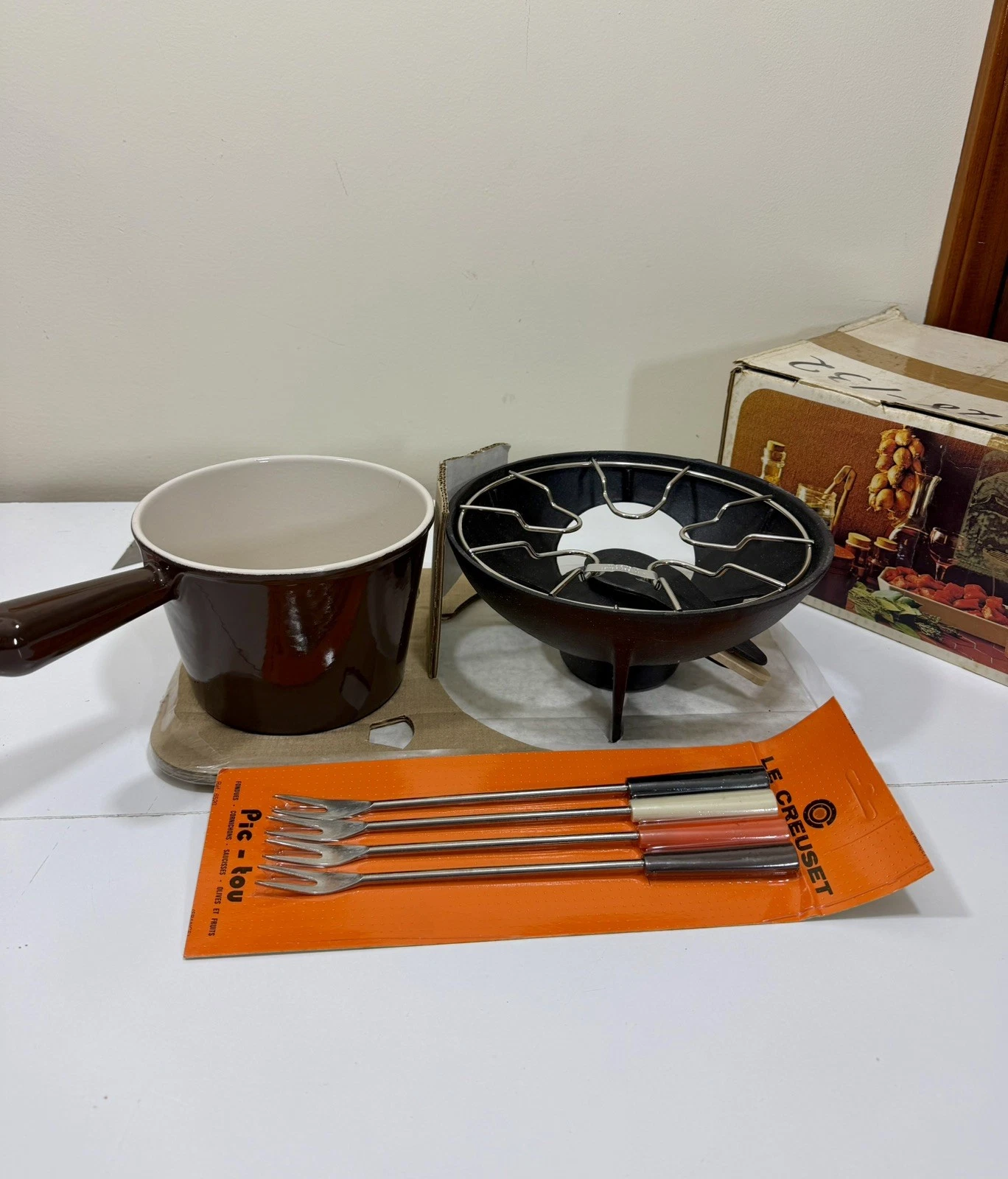 Le Creuset Vintage Brown Enameled Cast Iron Fondue Set With Forks & Box
Opens in a new window or tab