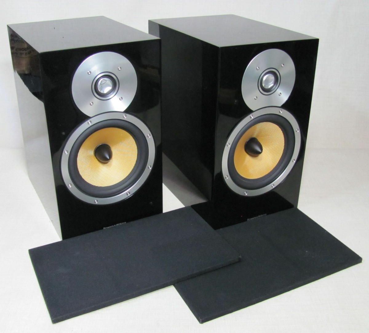 B&W BOWERS & WILKINS CM5 SPEAKERS MAIN BOOKSHELF SET OF 2 COSMETIC
