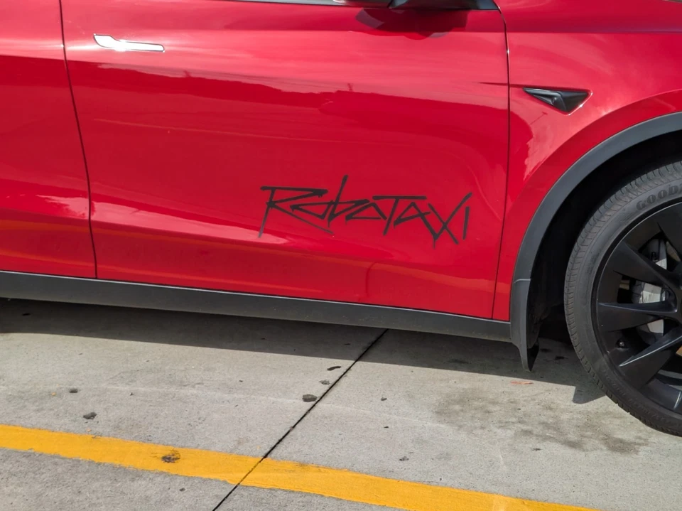 Edición limitada: calcomanía Robotaxi Foto 4 de 4