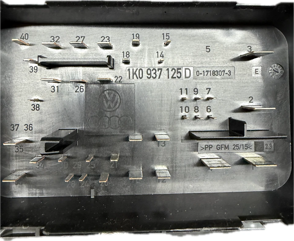 Módulo de control de relé de caja de fusibles Volkswagen Passat 2012-2018 1K0 937 125 D OEM Foto 4 de 4