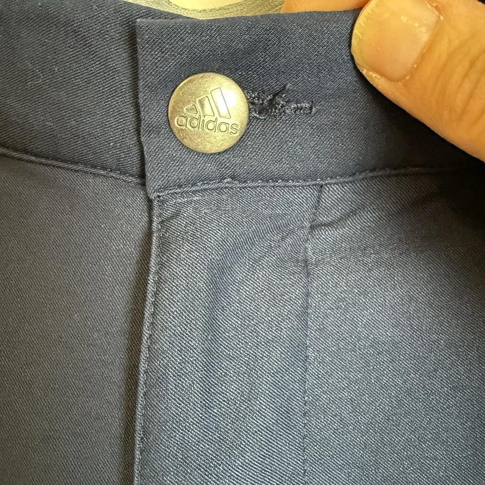 Calça de golfe Adidas azul marinho elástica lisa ajuste seco atlética masculina tamanho 30X32 - Imagem 3 de 4