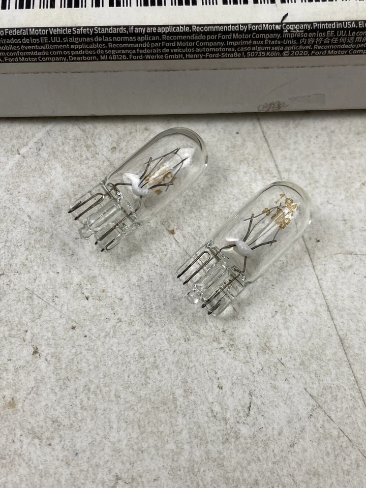 Paquete de 2 bombillas de matrícula trasera o marcador lateral Ford OEM Lincoln C2AZ13466C Foto 2 de 3