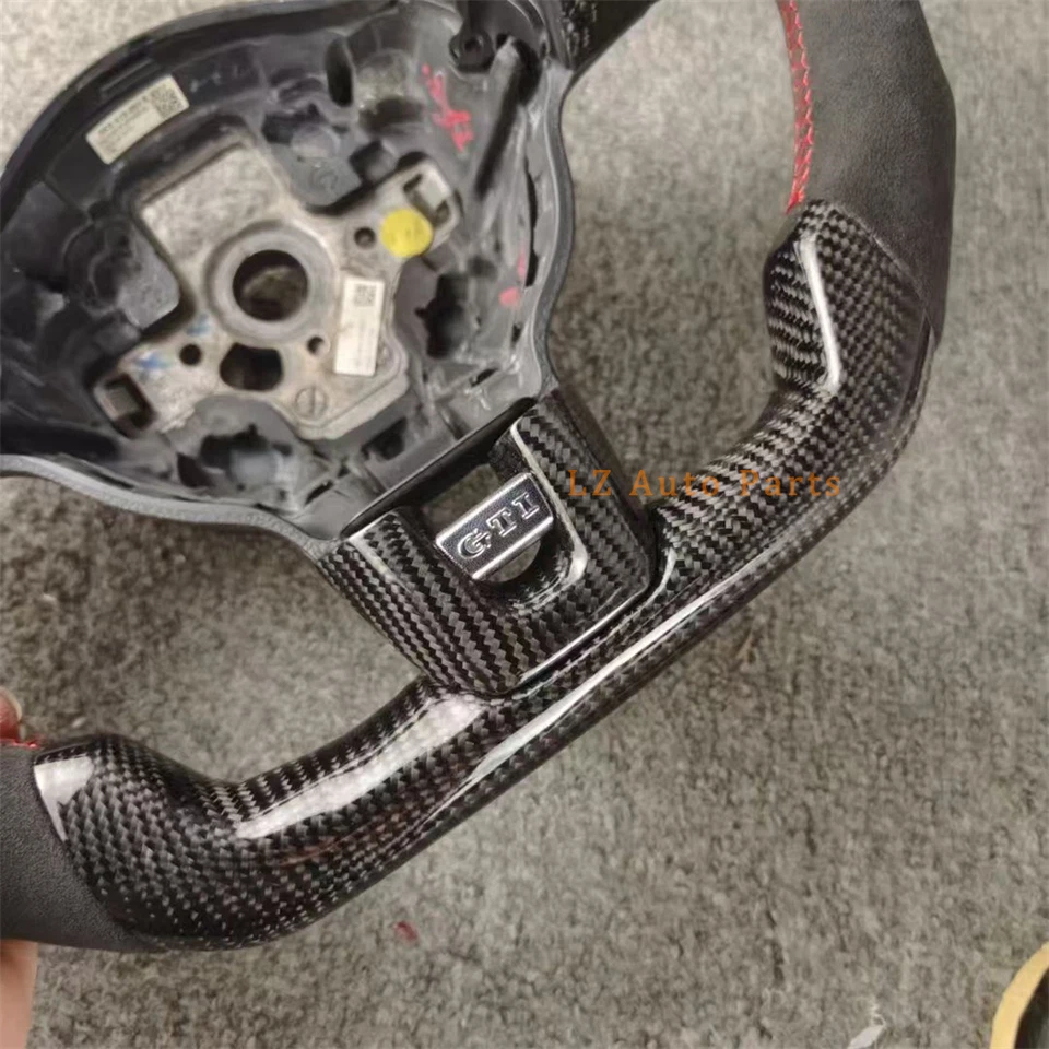 Volante de gamuza de fibra de carbono personalizado para Volkswagen Golf 2008-2012 GTI Foto 2 de 4
