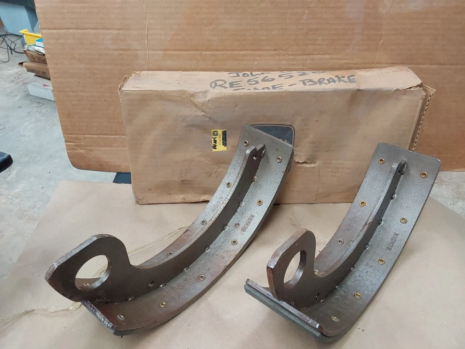 RE56520 NEW BRAKE SHOE FOR JOHN DEERE. FREE SHIPPING! - Image 2 of 4