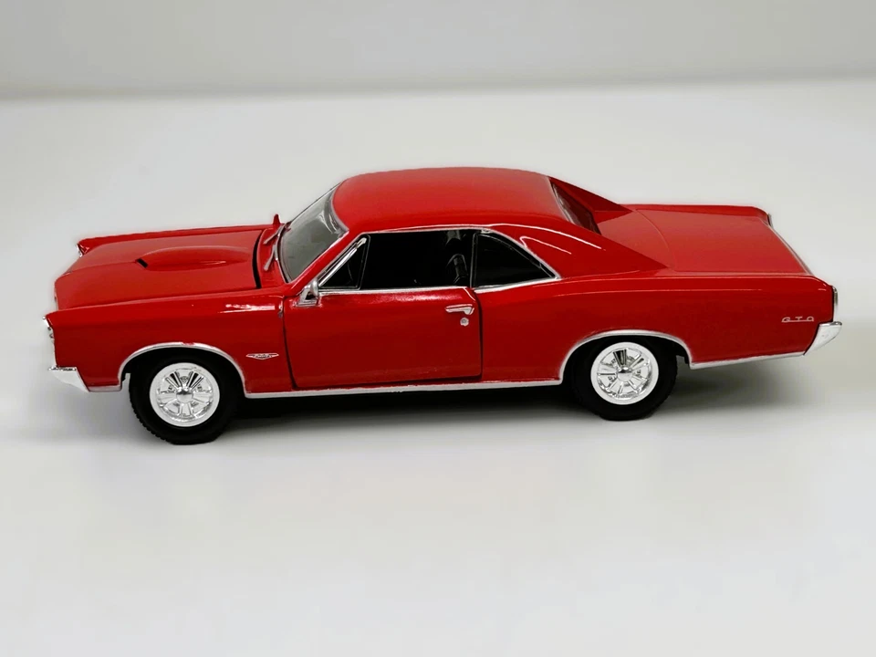 Pontiac GTO 1966 Pontiac GTO Red Rossa NewRay Car Model scala 1:25 - 1/25 - 1 25 - Immagine 2 di 4