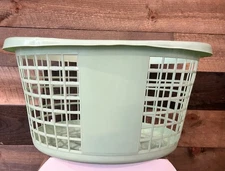 Vintage Tucker Retro Mint Green Plastic Chain-link Pattern Laundry Basket  USA