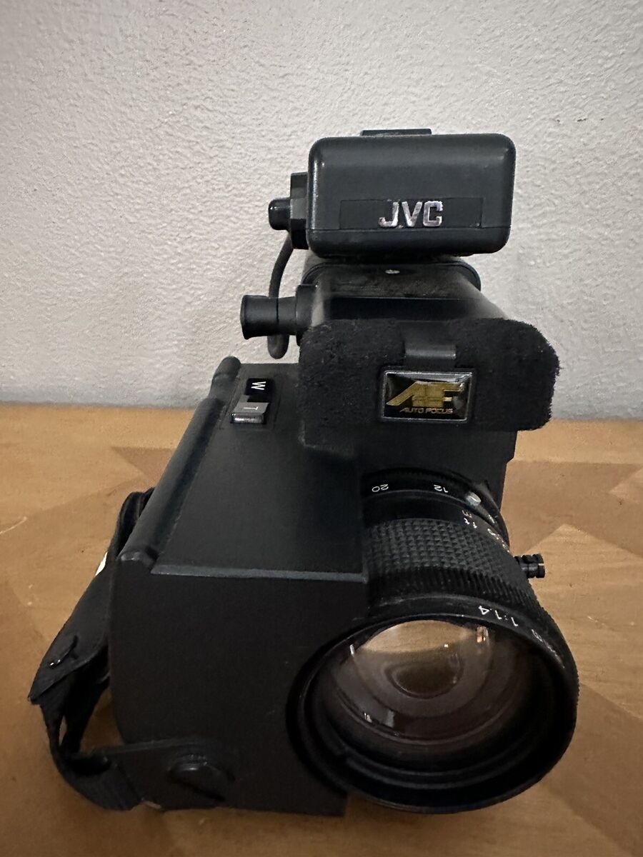 Vintage JVC GZ-S5U Compact Video Camera auto Focus And JVC Vintage JVC GZ-S5U Compact Video Camera auto Focus And JVC