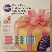 NEW Wilton Cake Decorating Fondant Ribbon Cutter with storage case 25 pieces 