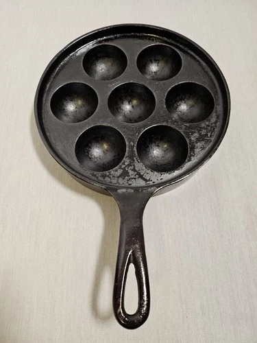 Vintage Griswold #962 / 32 A Cast Iron Aebleskiver Egg Poacher Pan Skillet