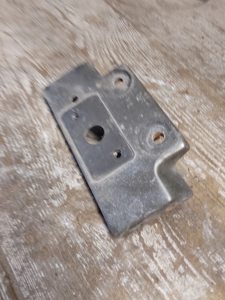 92 89-97 Suzuki GSF400 1992 Bandit asiento trasero pestillo soporte de montaje  Foto 4 de 4