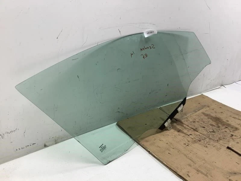 Nissan Sentra SV 2013 2016 puerta delantera derecha cristal OEM Foto 2 de 4