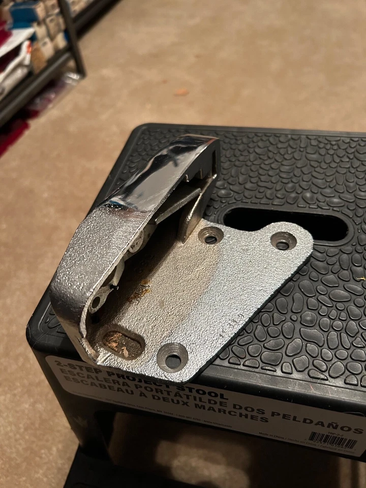 NOS FORD GRAN TORINO STATION WAGON TAILGATE HINGE LATCH C9AB-7143090-A 1969 — 第 2/4 张图片