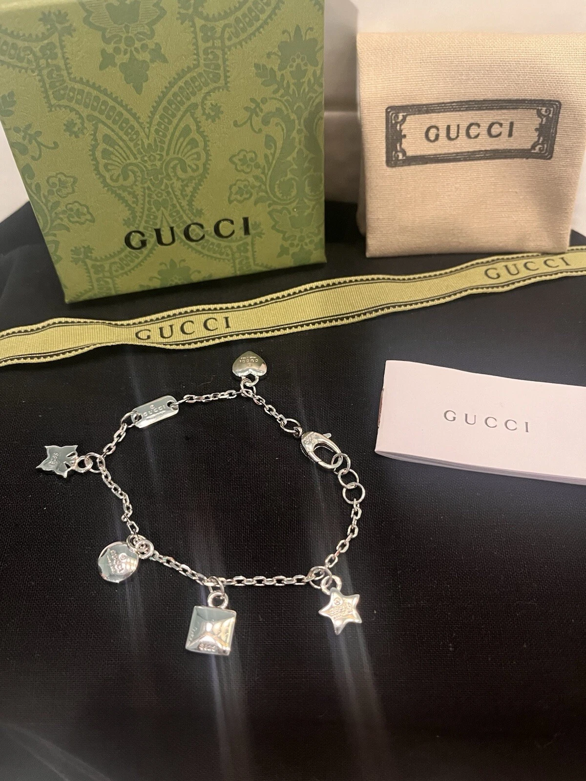 Bracelet à breloques Gucci 