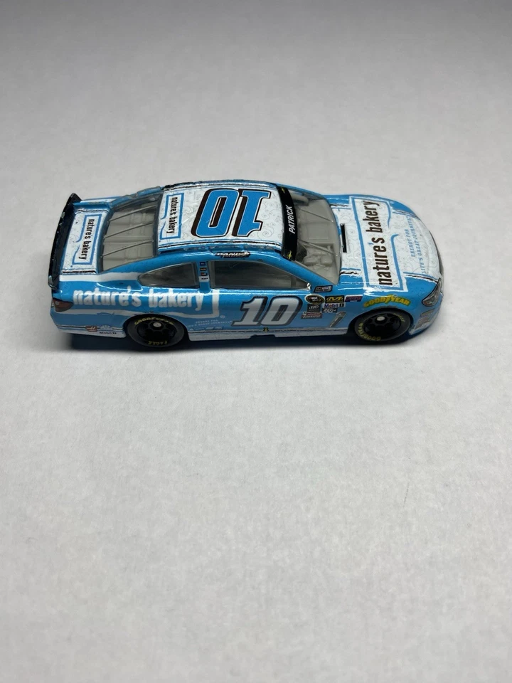 Lionel 1/64 #10 2016 Danica Patrick Natures Bakery Foto 2 de 4