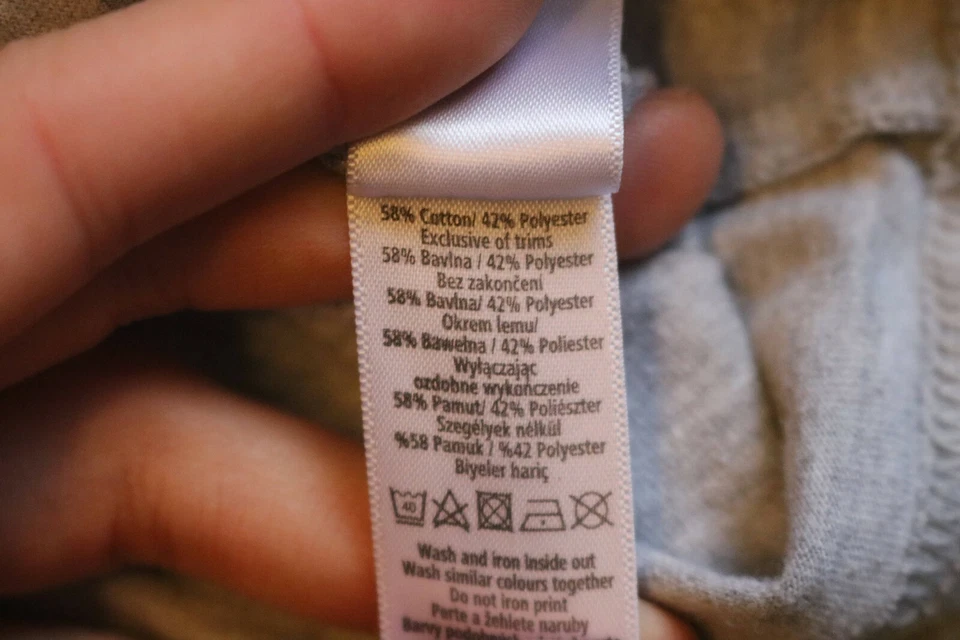 Lote de 4 camisetas blancas de mezcla de algodón talla 3-4Y pantalones cortos blancos talla 4T H&M y Nike Foto 3 de 4