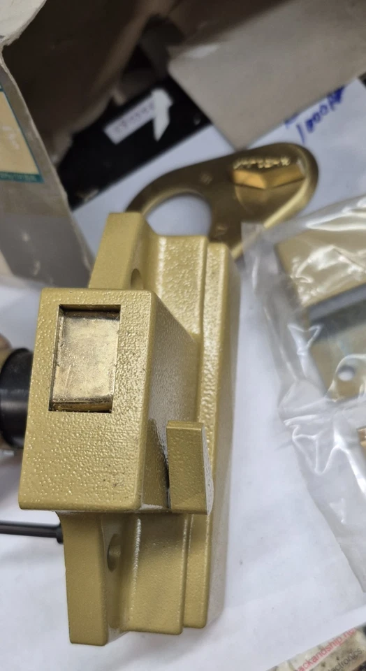 Simplex 9040000-04-41 Keyless Lock Deadbolt Push Button, Satin Brass - Image 4 of 4