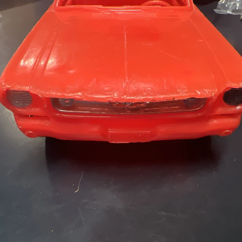 Coche de juguete rojo plástico vintage 1965/1966 jefe de bomberos Ford Mustang sin calcomanías Foto 4 de 4