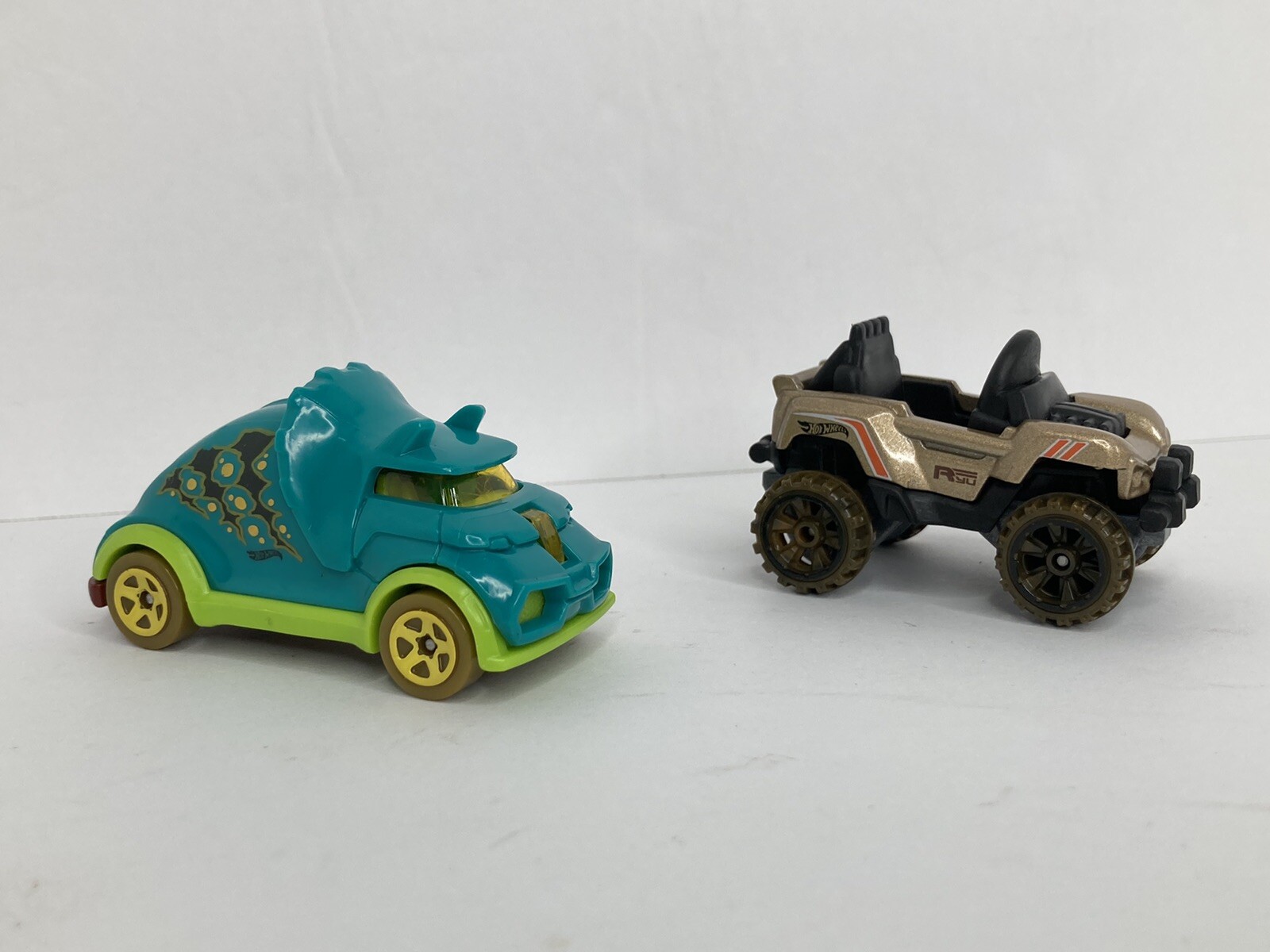 Hot Wheels Tricera Truck Dino Riders Die-Cast Car – Purple 1:64 Scale Vehicle (71/250 Series)
