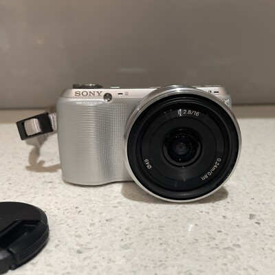 Sony Alpha NEX-C3 Digital Camera 16.2MP 2.8/16 Lens + case
