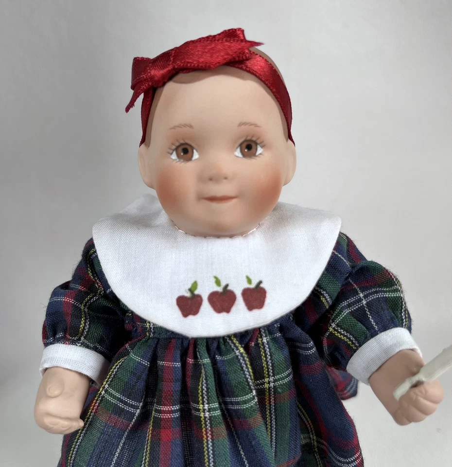 Muñeca de colección The Ashton-Drake Galleries porcelana artesanal niña escolar de septiembre Foto 4 de 4
