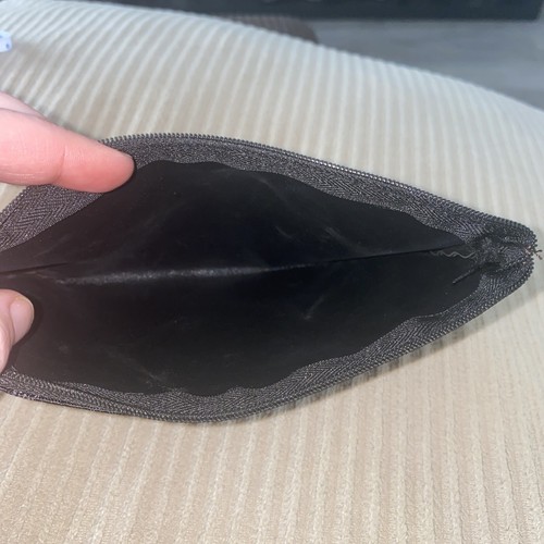Black Heart Pouch With Zipper Makeup Bag Cosmetic Case Travel Vinyl Toiletry - Picture 3 of 3