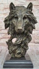 Scultura In Bronzo Di Cani Ibridi Con Testa Di Lupo Che Ulula E Pastore Tedesco