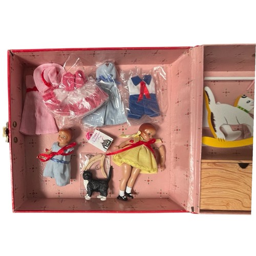 Effanbee Wee Patsy Conjunto de Viaje Muñecas Ropa Soportes Accesorios y Baúl de Viaje - Imagen 4 de 12